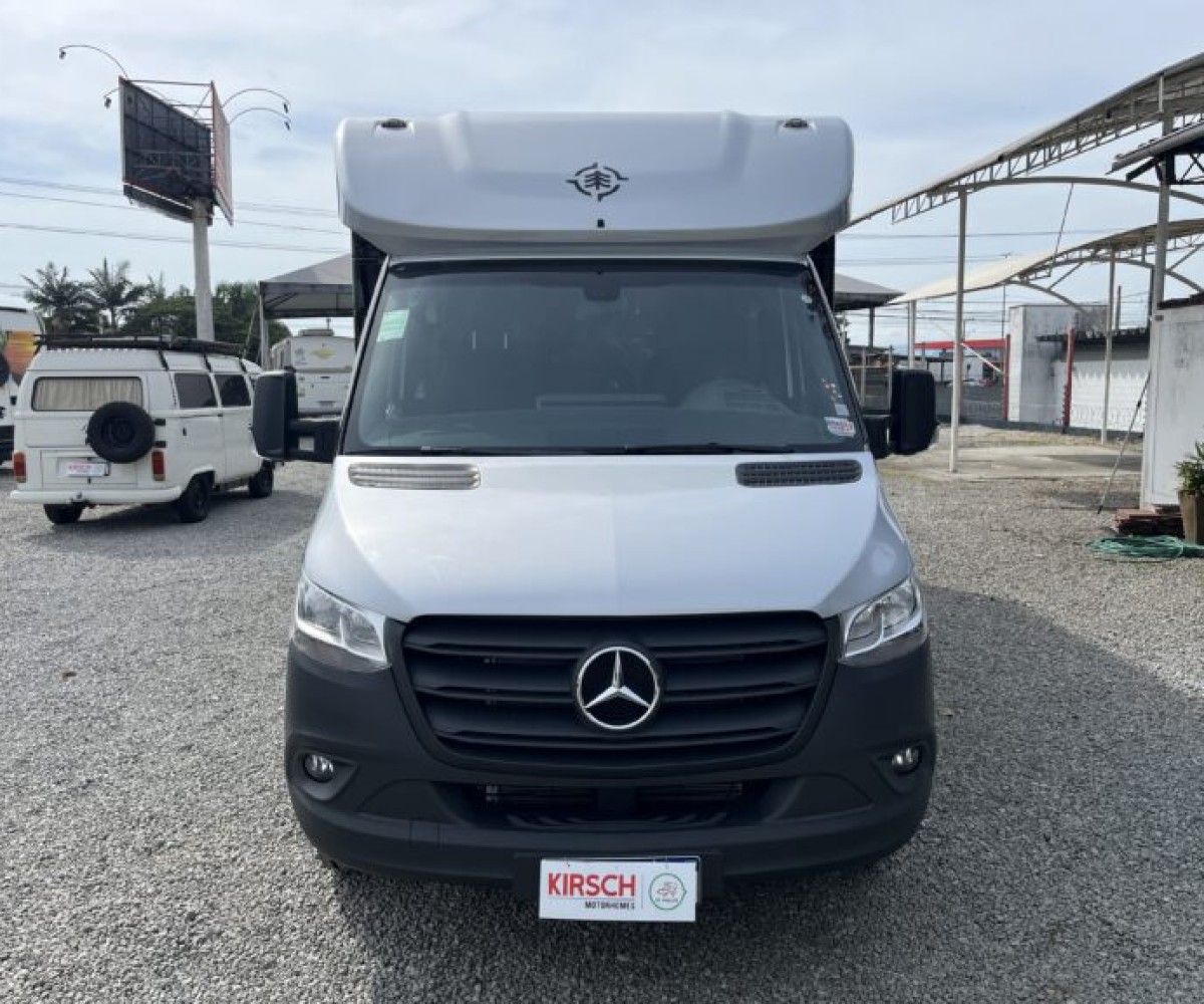 Outside – YellowStone - Kirsch Motorhomes - Especializada na venda de Motorhomes e Trailers
