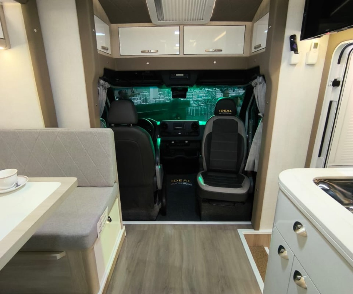 MONTAGEM - Ideal 7.8 sem alcova - Kirsch Motorhomes - Especializada na venda de Motorhomes e Trailers