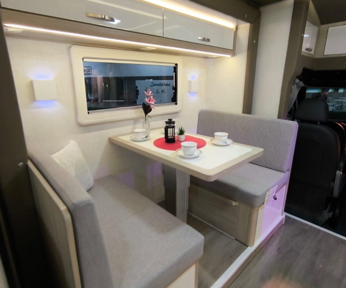 MONTAGEM - Ideal 7.8 sem alcova - Kirsch Motorhomes - Especializada na venda de Motorhomes e Trailers