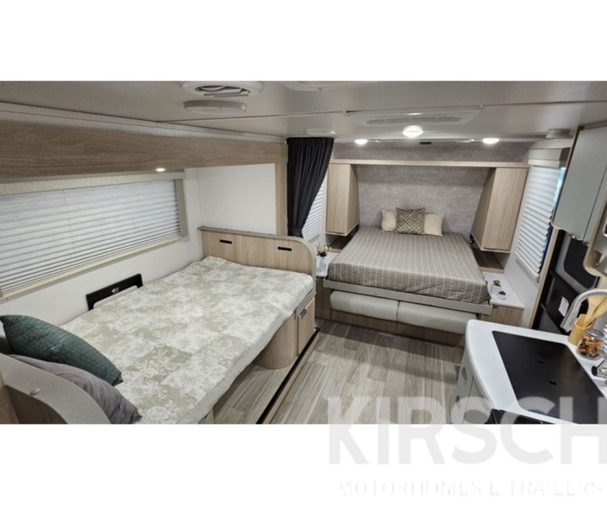 Winnebago 2108 DS - Kirsch Motorhomes - Especializada na venda de Motorhomes e Trailers