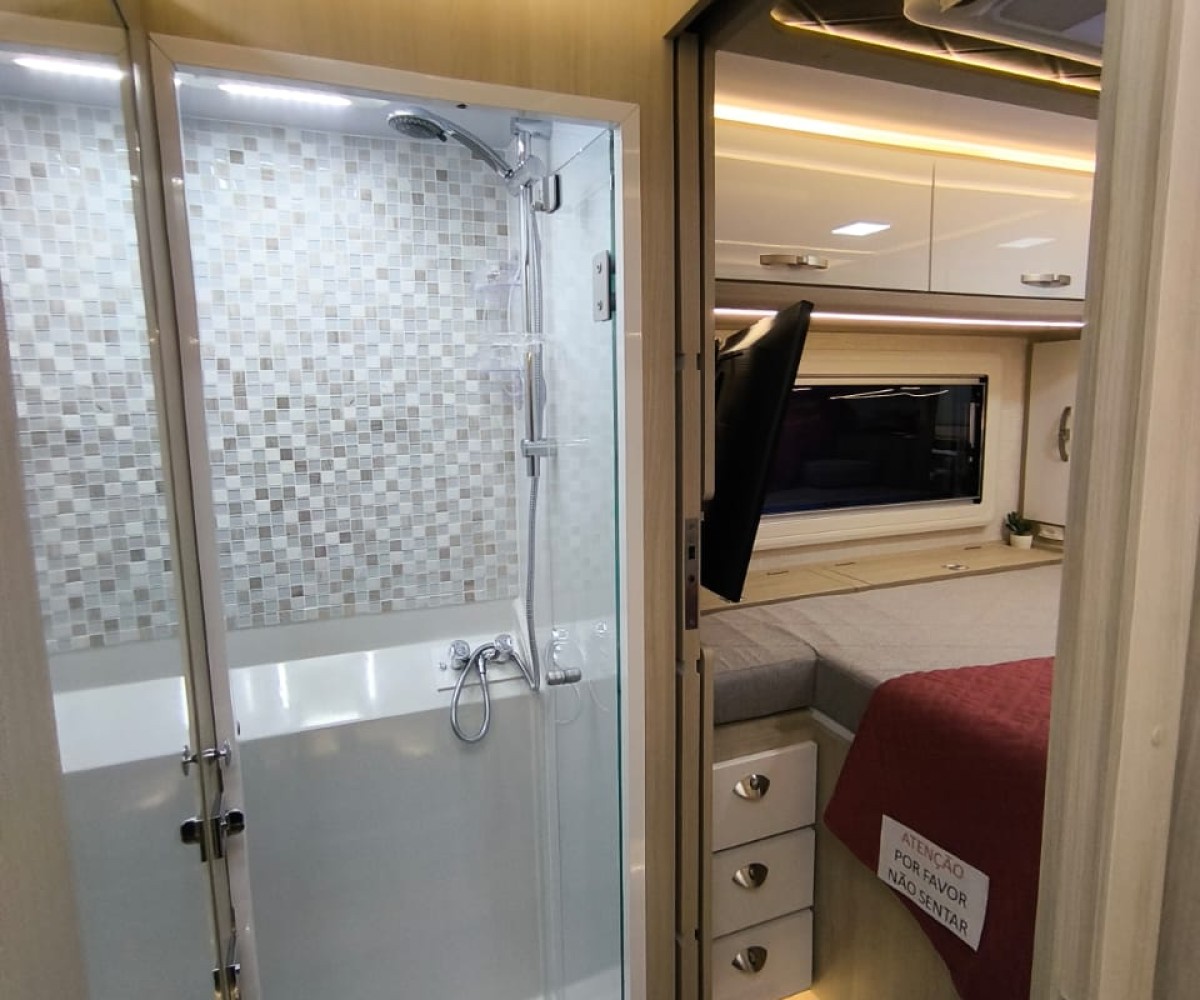 MONTAGEM - Ideal 7.8 sem alcova - Kirsch Motorhomes - Especializada na venda de Motorhomes e Trailers
