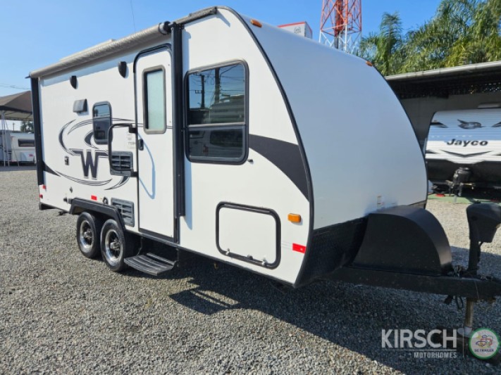 Winnebago 1700BH - Kirsch Motorhomes - Especializada na venda de Motorhomes e Trailers